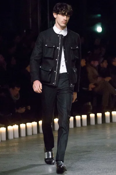 Look 28